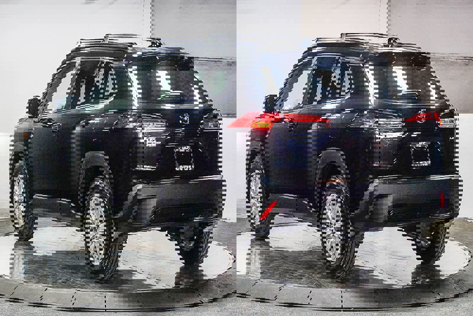 Certified 2025 Toyota Corolla Cross LE FWD image 9