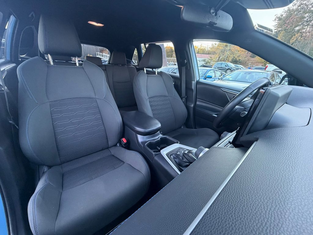 Used 2022 Toyota RAV4 SE w/ SE Grade Weather Package AWD/4WD image 19