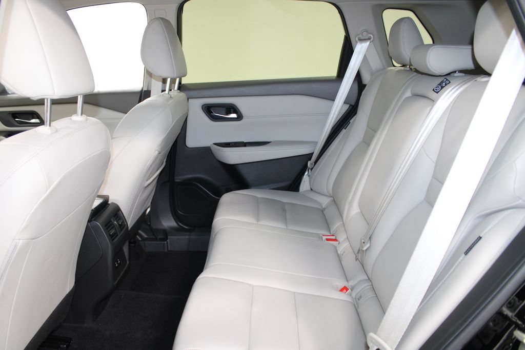 Used 2024 Nissan Rogue SL FWD image 18