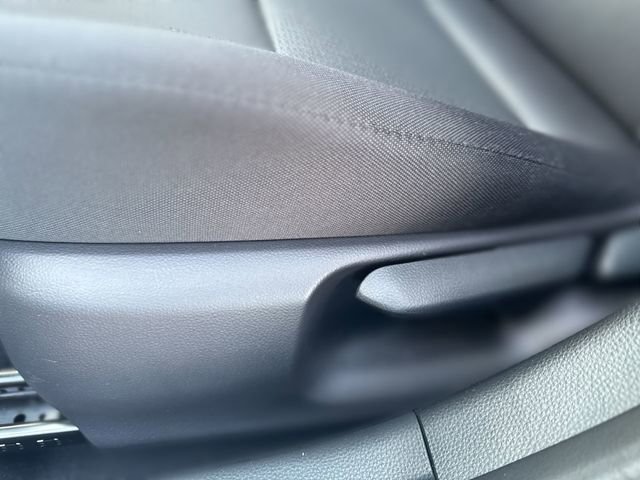 Used 2025 Toyota Prius LE FWD image 21