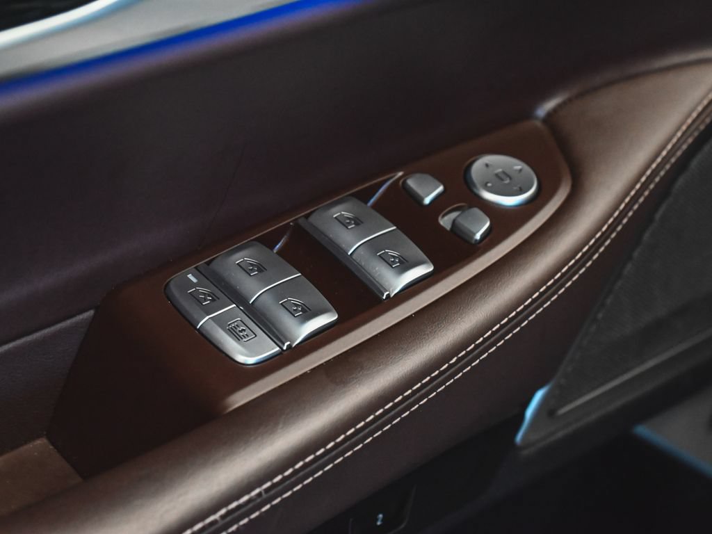 Used 2022 BMW 750i xDrive w/ M Sport Package AWD/4WD image 8