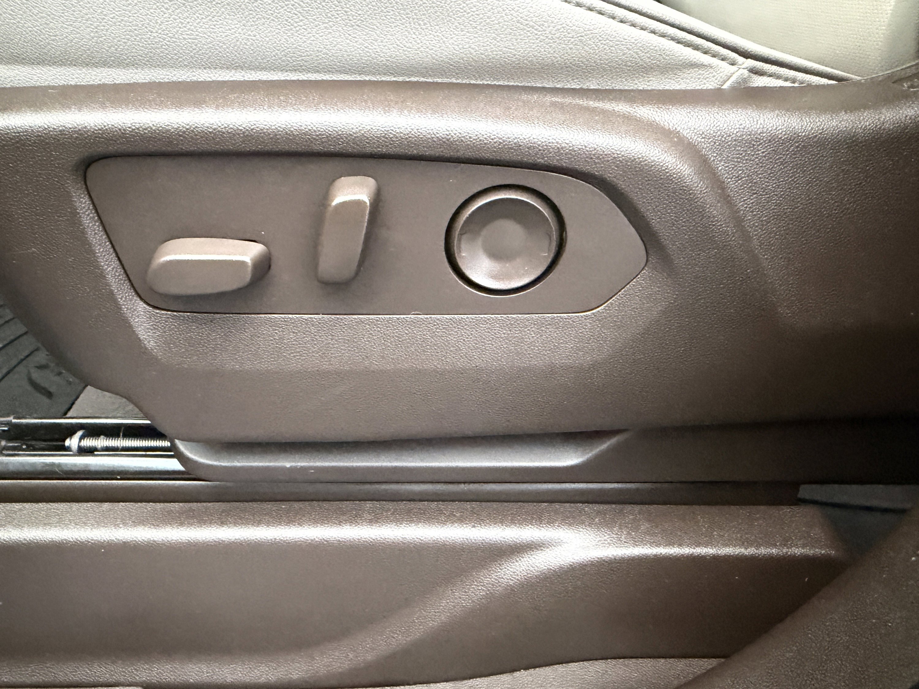 Used 2022 GMC Yukon SLT w/ SLT Luxury Package image 35