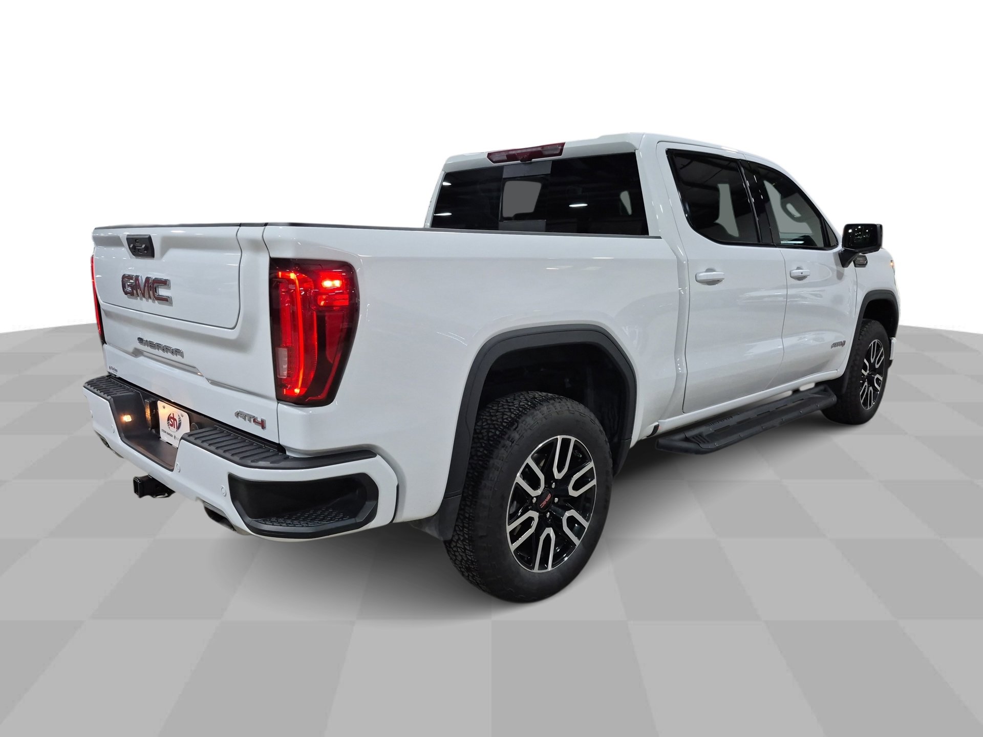 Certified 2024 GMC Sierra 1500 AT4 w/ Technology Package AWD/4WD image 9