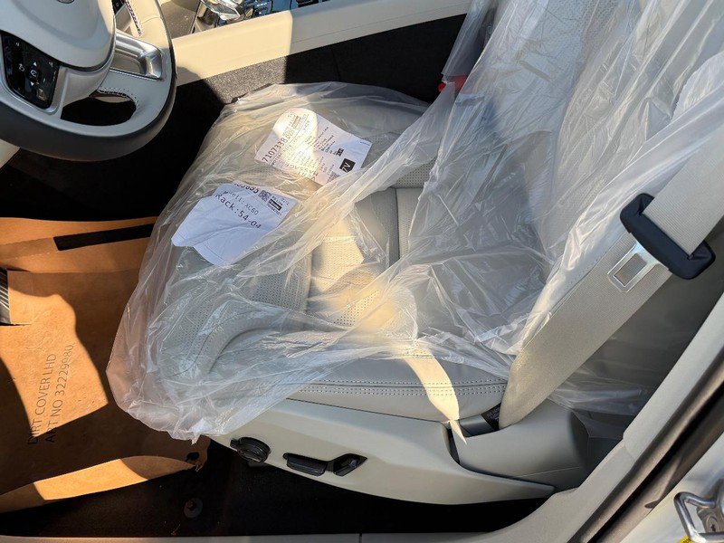 New 2026 Volvo XC60 T8 Ultra w/ Protection Package Premier AWD/4WD image 9