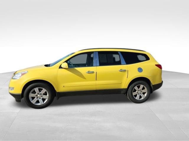 Used 2010 Chevrolet Traverse LT FWD image 2