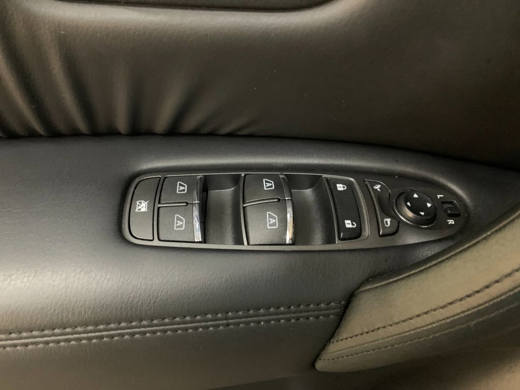 Used 2021 Nissan Armada SV w/ SV Appearance Package image 13