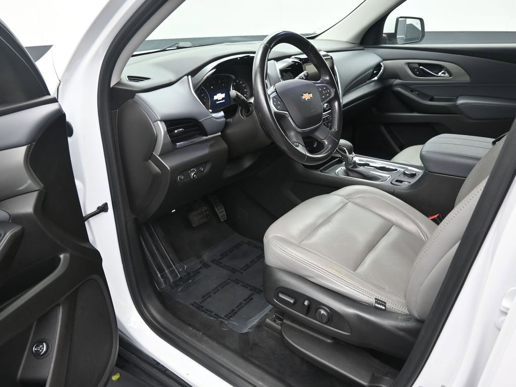 Used 2021 Chevrolet Traverse LT image 11