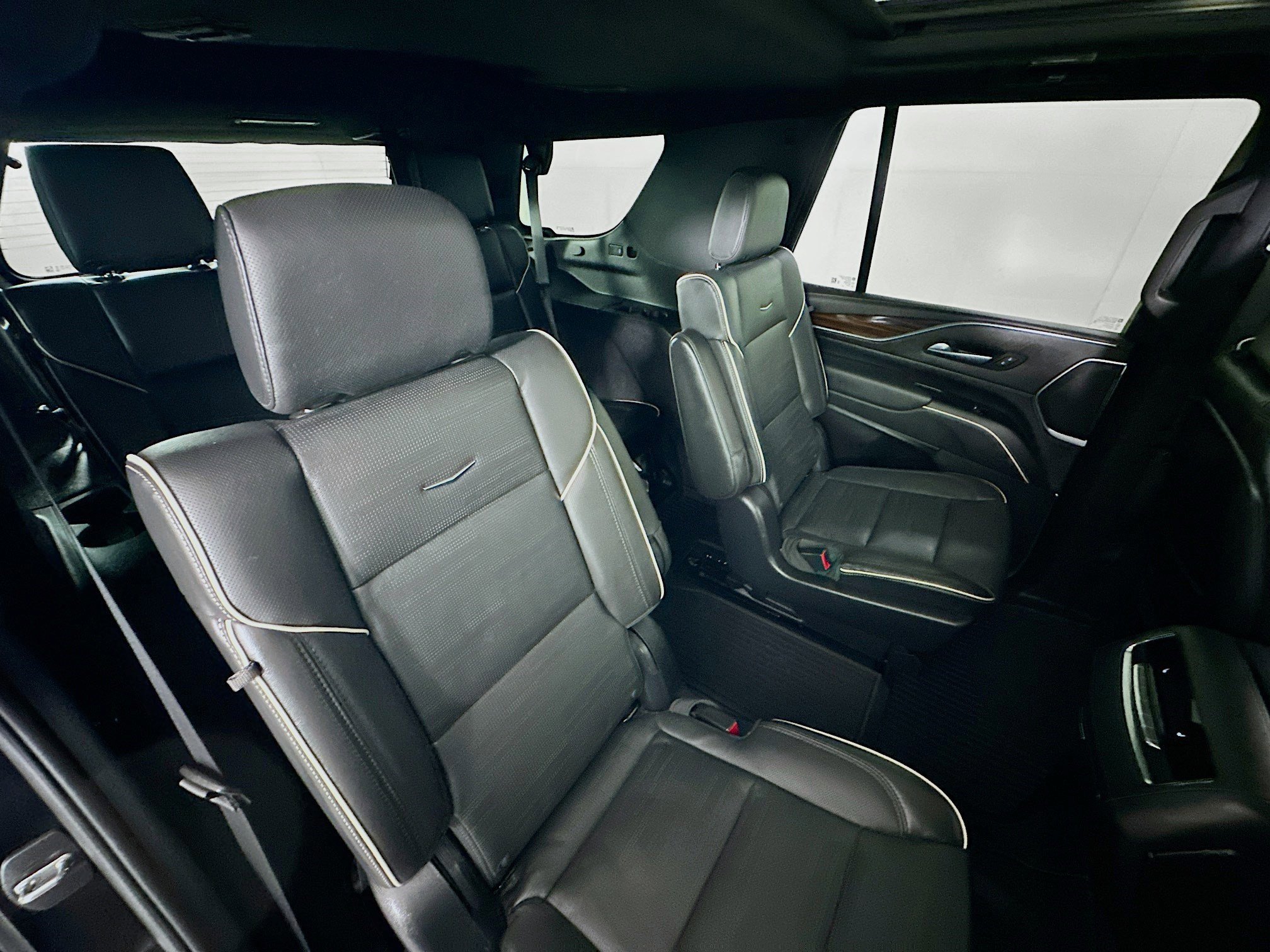 Used 2023 Cadillac Escalade Premium Luxury w/ Performance Package AWD/4WD image 27