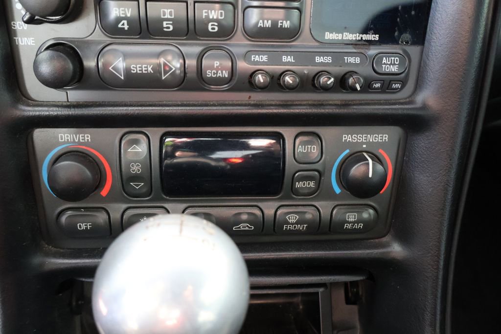 Used 2001 Chevrolet Corvette Convertible w/ Preferred Equipment Group2 image 23