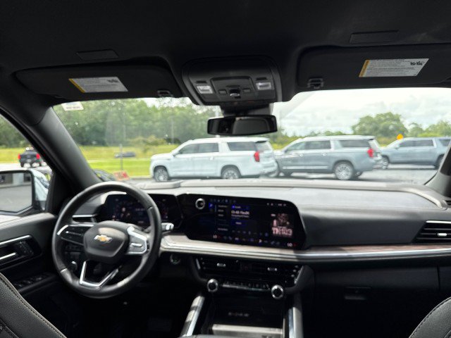 Used 2025 Chevrolet Suburban Premier RWD image 16