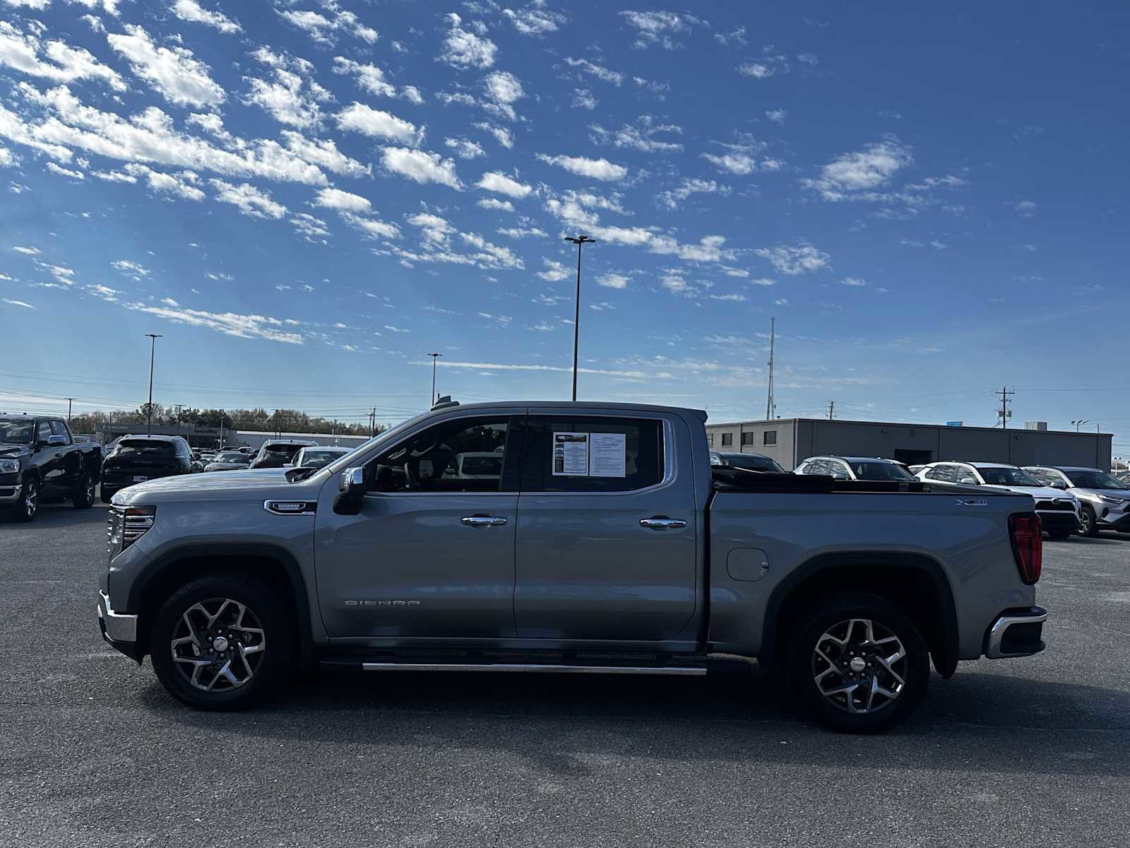 Used 2023 GMC Sierra 1500 SLT w/ SLT Premium Package image 5