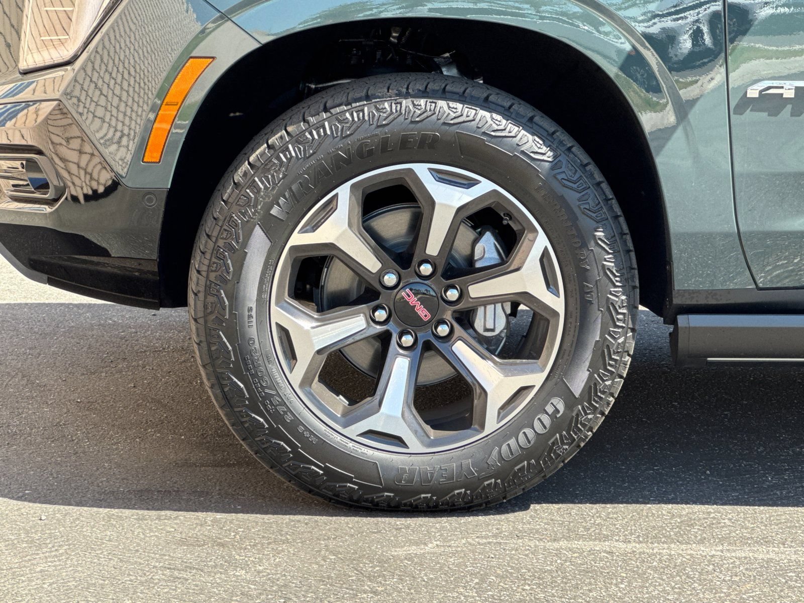 New 2026 GMC Yukon XL AT4 Ultimate AWD/4WD image 26