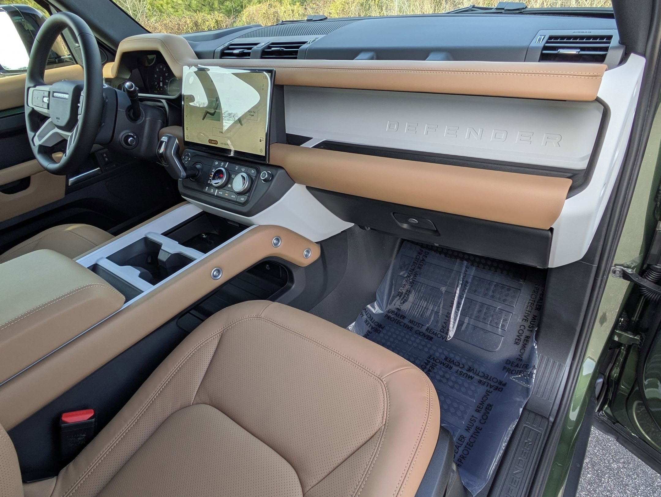 New 2026 Land Rover Defender 130 X-Dynamic SE image 30