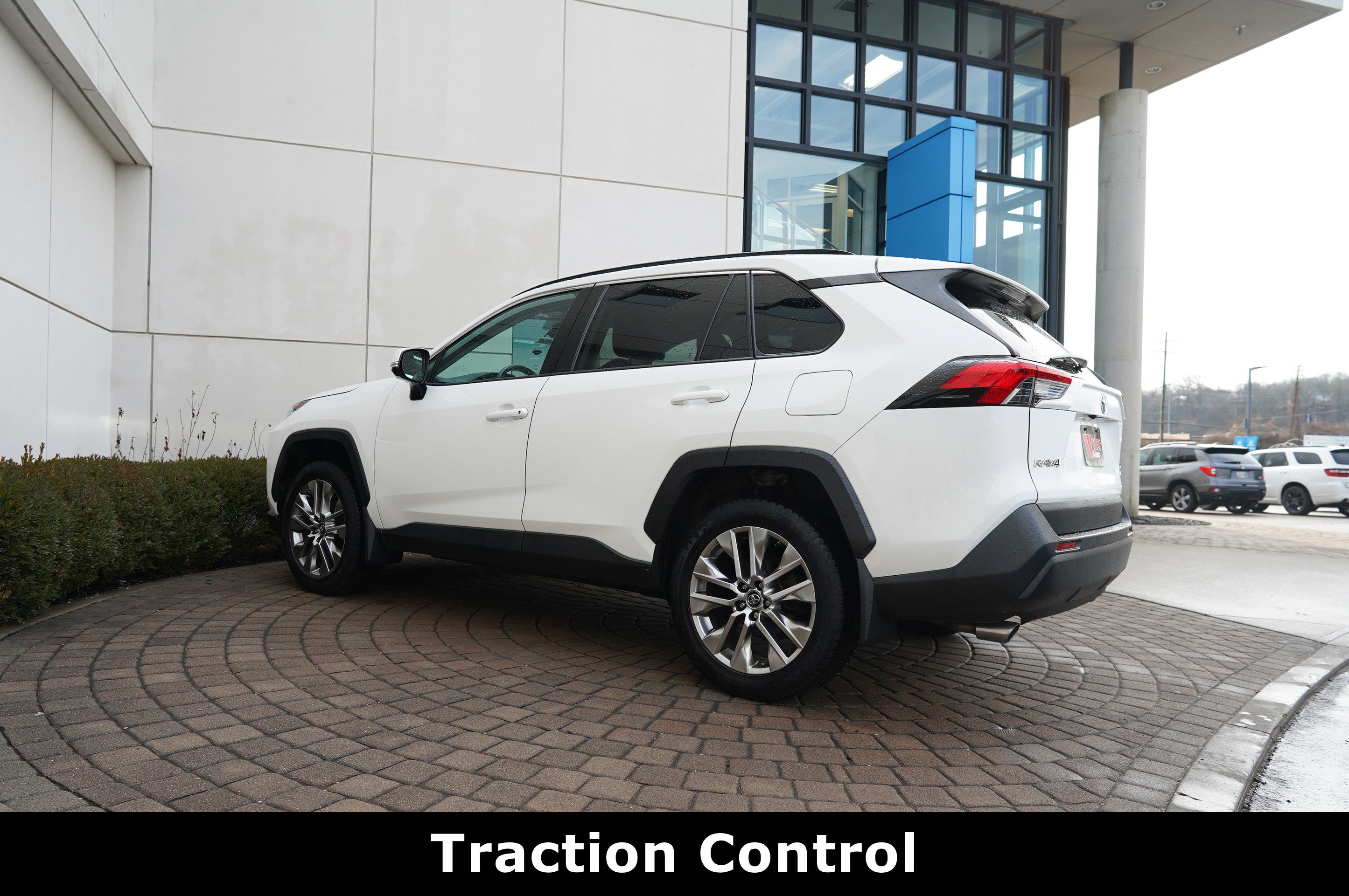 Used 2019 Toyota RAV4 XLE Premium image 20