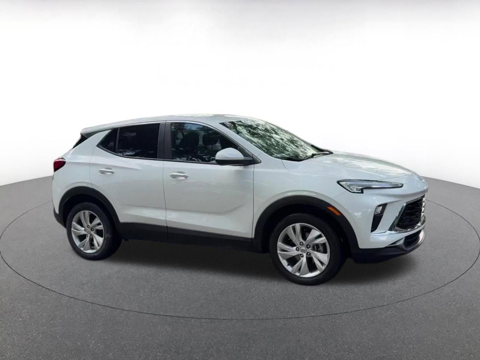 Used 2025 Buick Encore GX Preferred FWD image 2