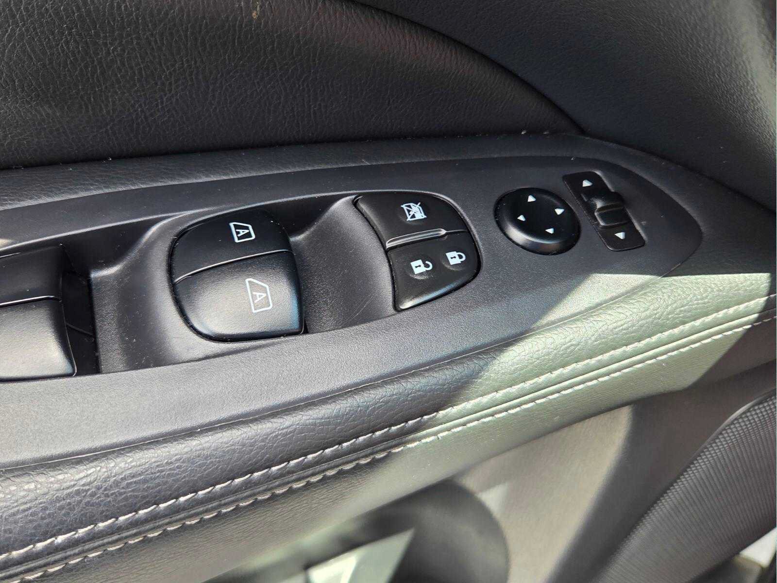 Used 2018 Nissan Pathfinder SL w/ Midnight Edition Package AWD/4WD image 32