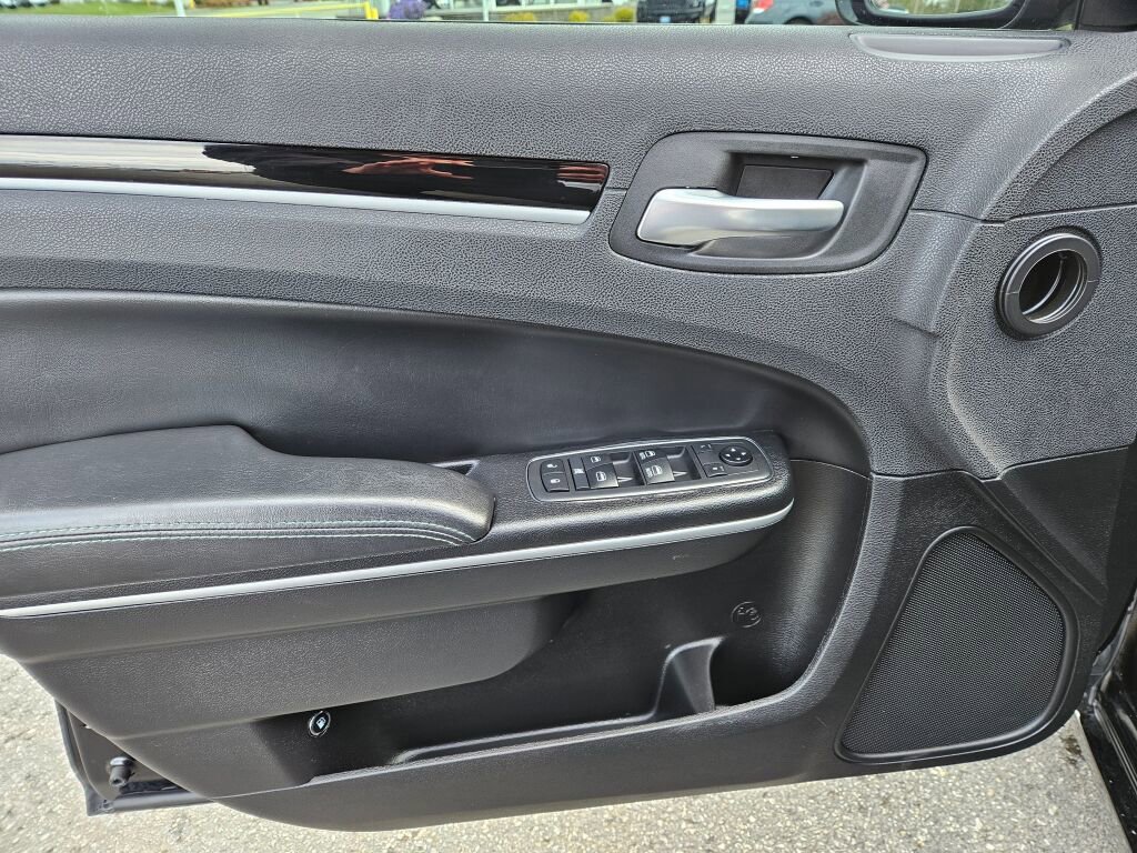 Used 2019 Chrysler 300 S w/ 300S Premium Group image 18