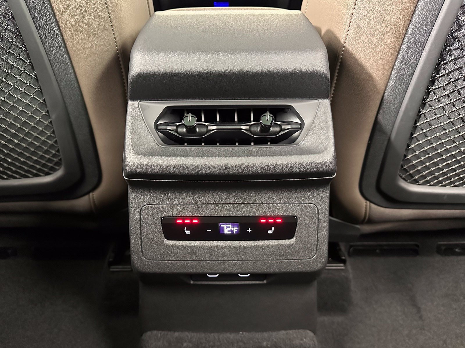 Used 2025 Audi Q6 e-tron Premium Plus w/ Premium Plus AWD/4WD image 29