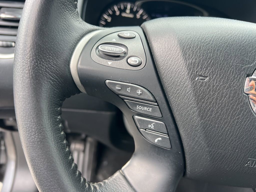 Used 2020 Nissan Pathfinder SV image 16