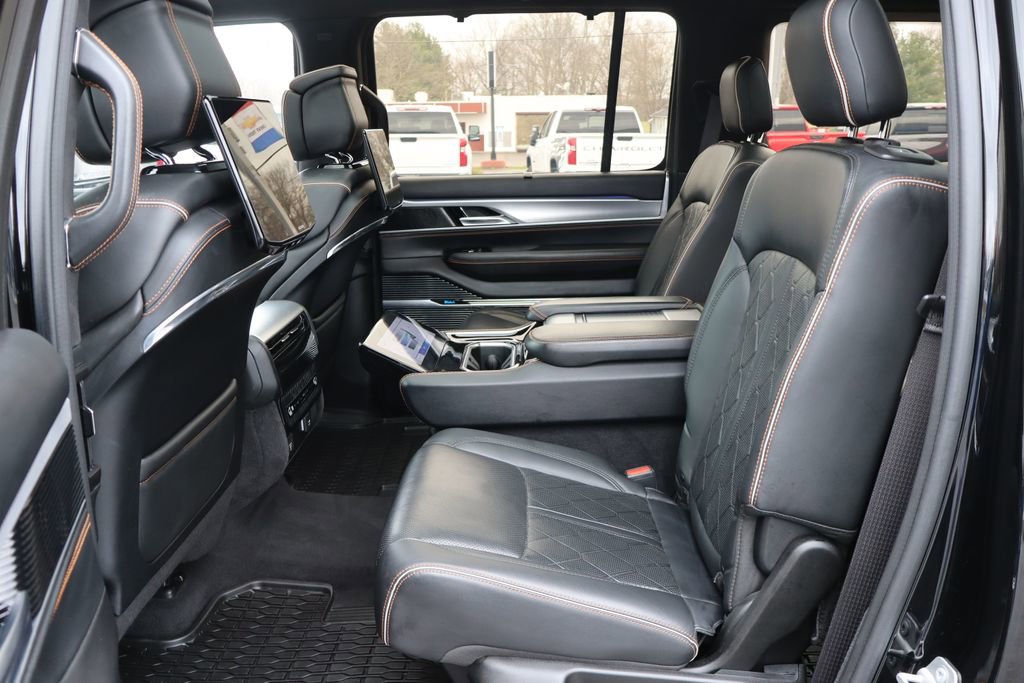Used 2022 Jeep Grand Wagoneer Series III w/ Rear Seat Video Group 1 AWD/4WD image 35