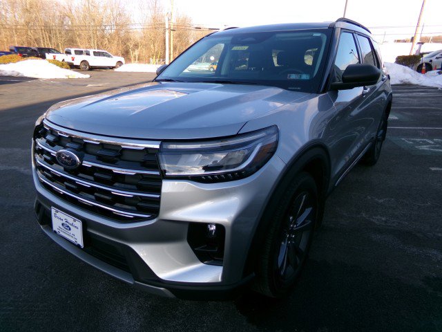 Used 2025 Ford Explorer Active w/ Active Comfort Package image 4