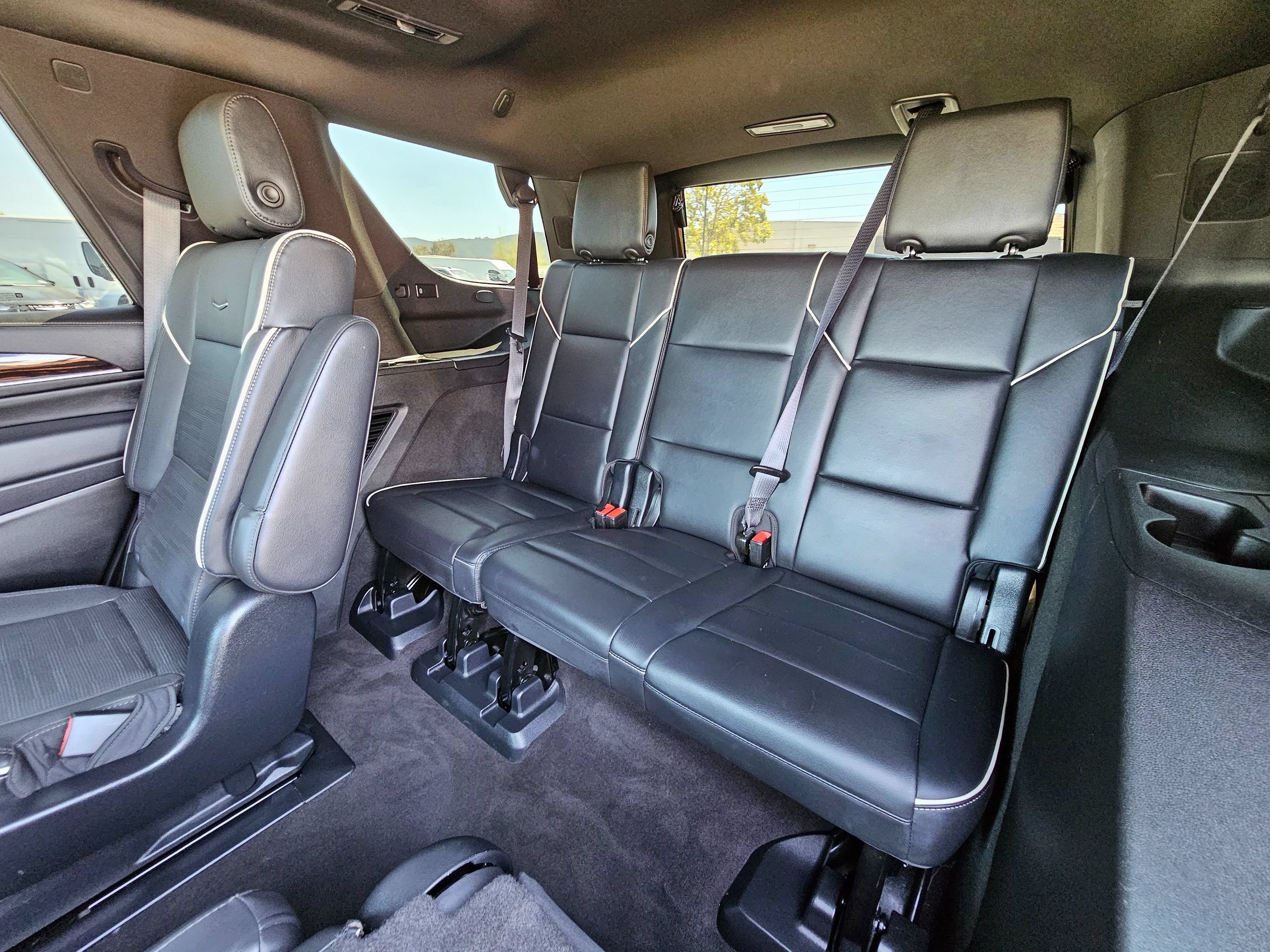 Used 2023 Cadillac Escalade Premium Luxury RWD image 27