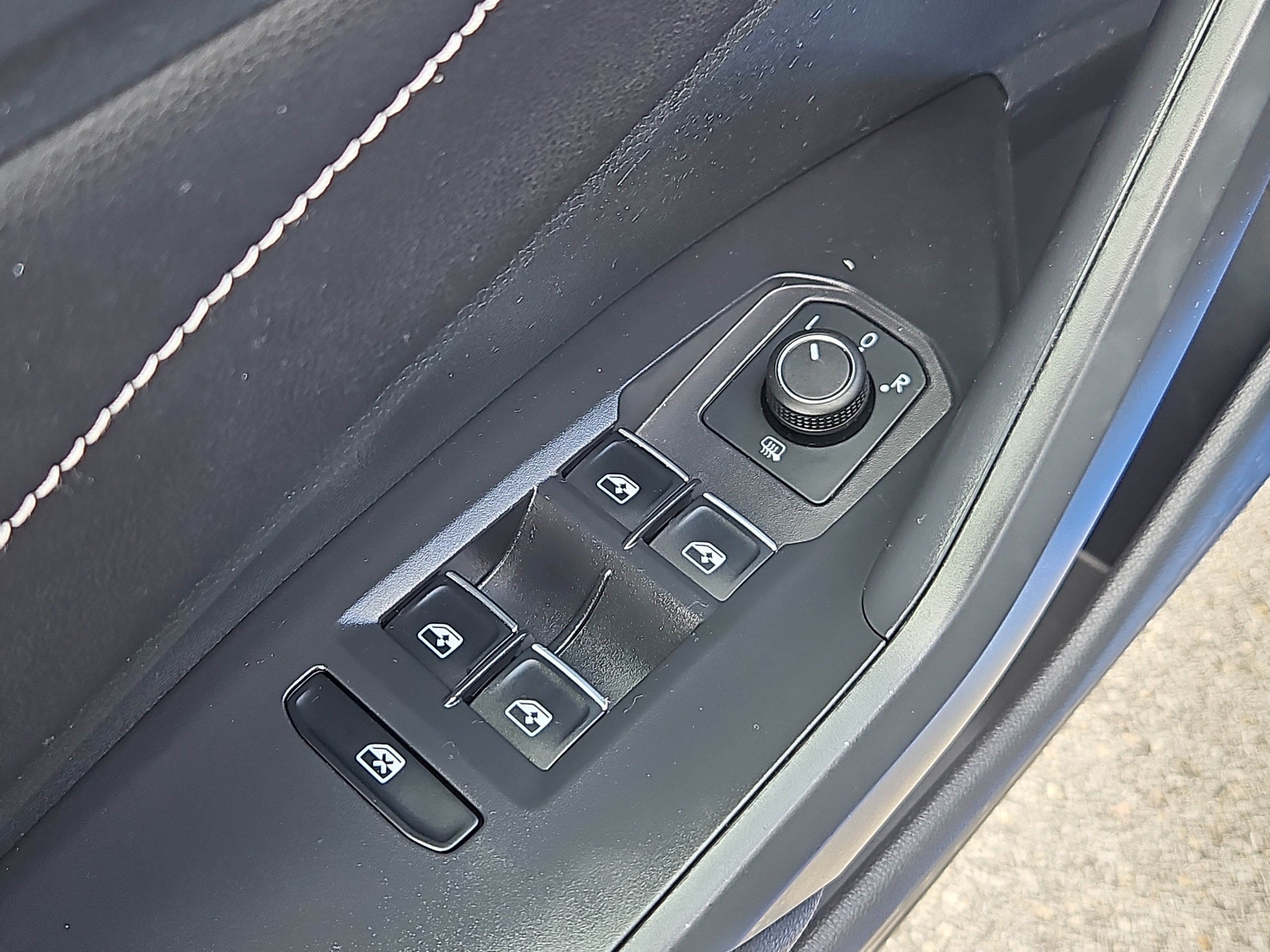 Certified 2024 Volkswagen Jetta SEL FWD image 25