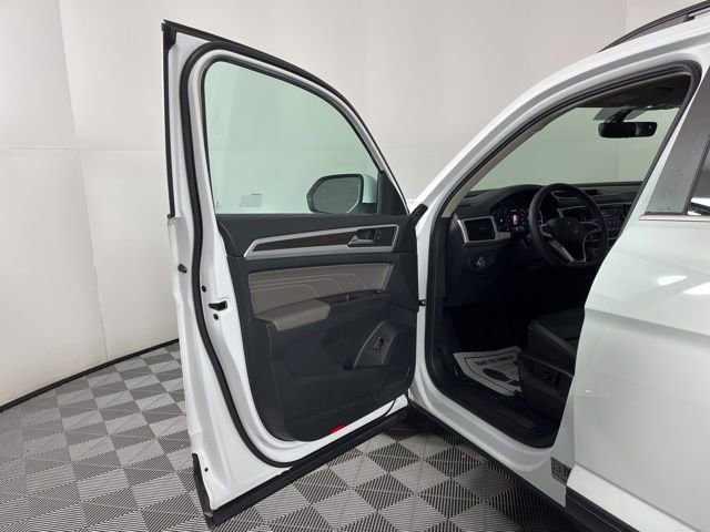 Used 2023 Volkswagen Atlas SE image 16
