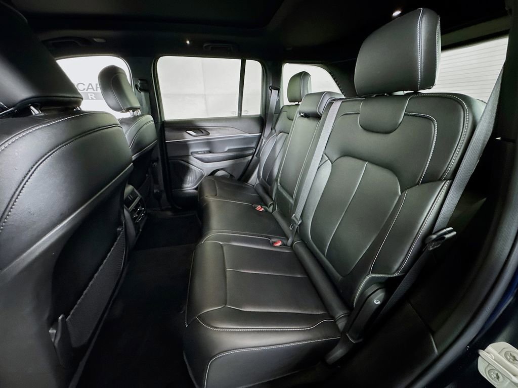 Used 2024 Jeep Grand Cherokee Limited w/ Black Appearance Package image 25