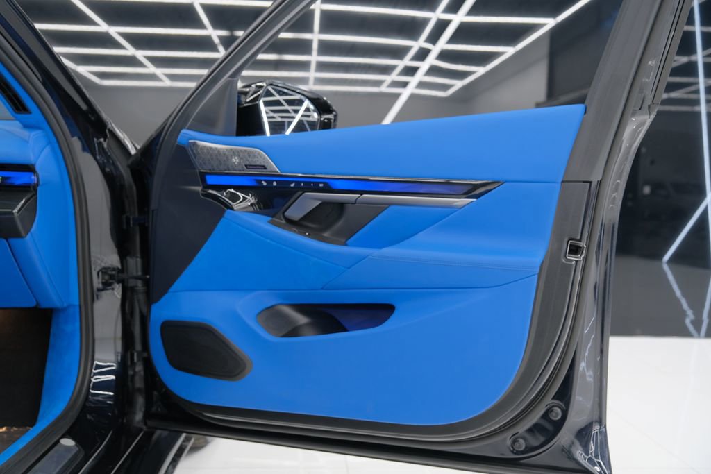 Used 2025 BMW M5 image 50