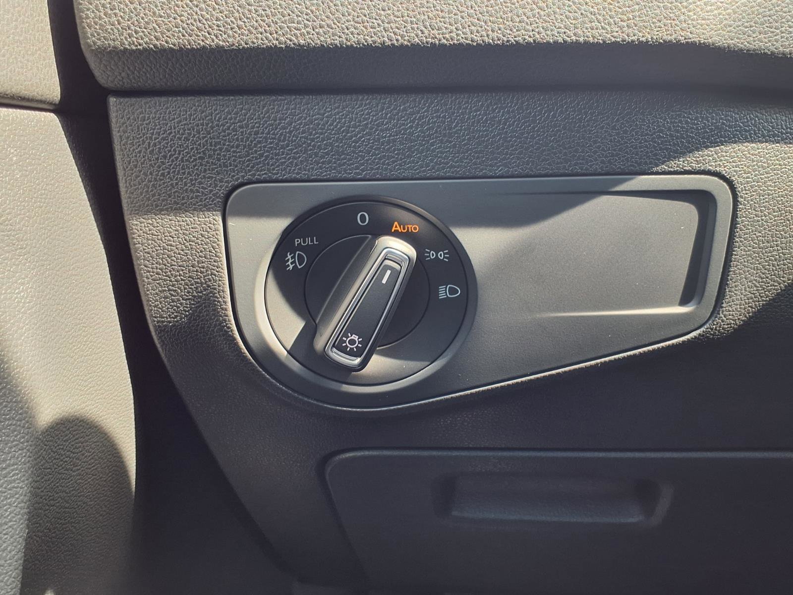 Used 2019 Volkswagen Tiguan S FWD image 9