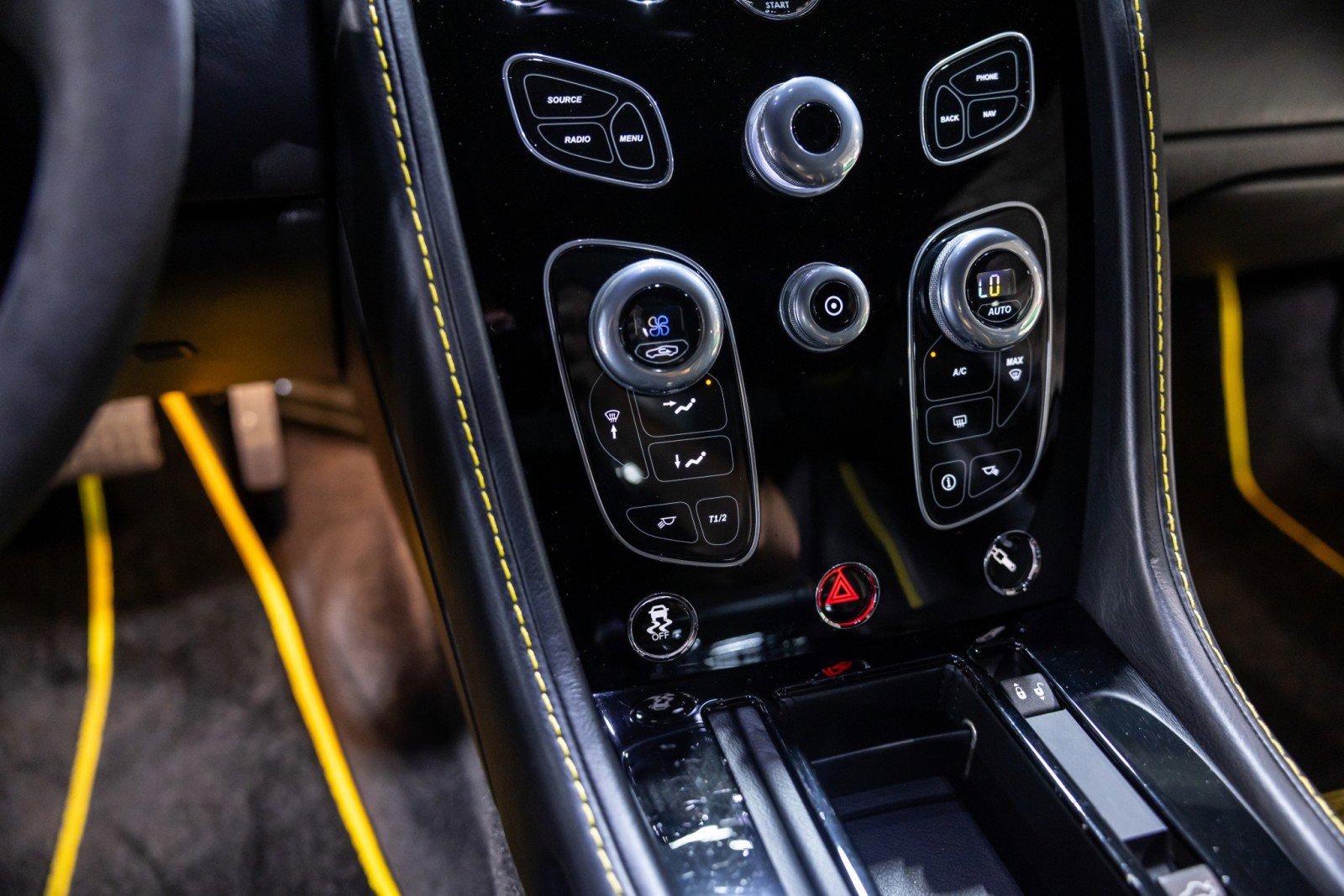 Used 2016 Aston Martin V12 Vantage S image 38