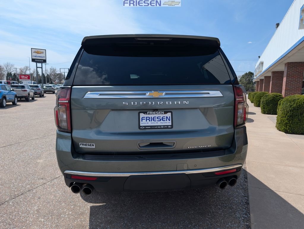 Used 2023 Chevrolet Suburban Premier image 4