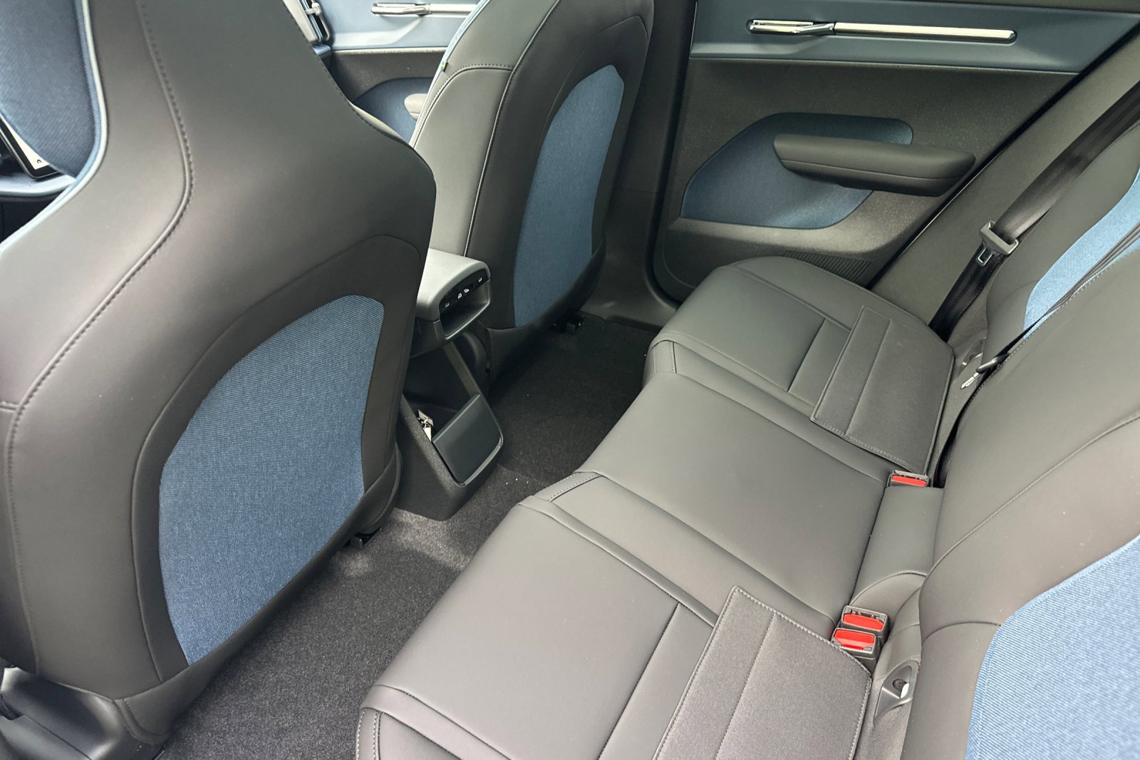 New 2026 Volvo EX30 Plus AWD/4WD image 10