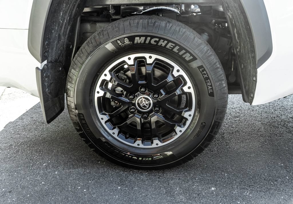 Used 2022 Toyota Tundra Limited AWD/4WD image 32