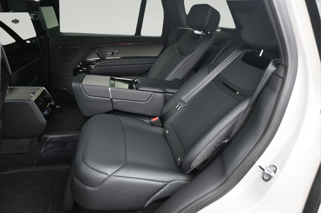 New 2026 Land Rover Range Rover SV AWD/4WD image 5
