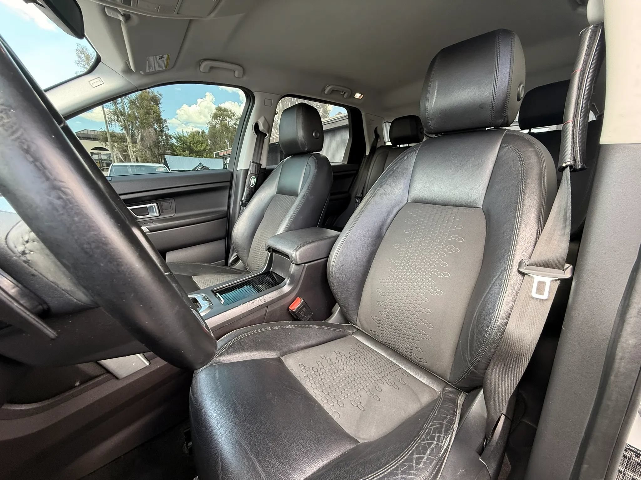 Used 2016 Land Rover Discovery Sport SE AWD/4WD image 14