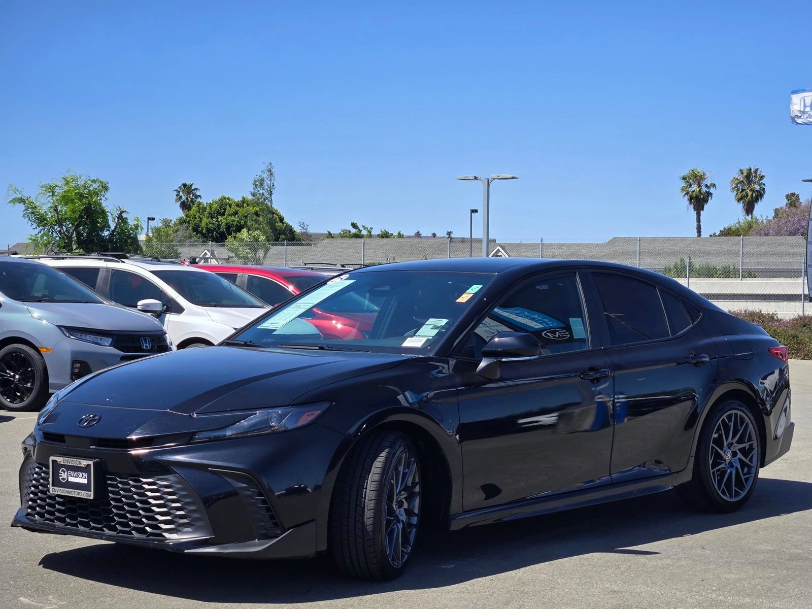 Used 2025 Toyota Camry SE FWD image 3
