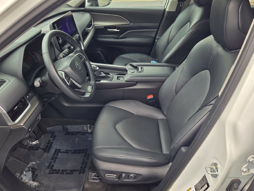 Used 2024 Toyota Grand Highlander AWD image 34