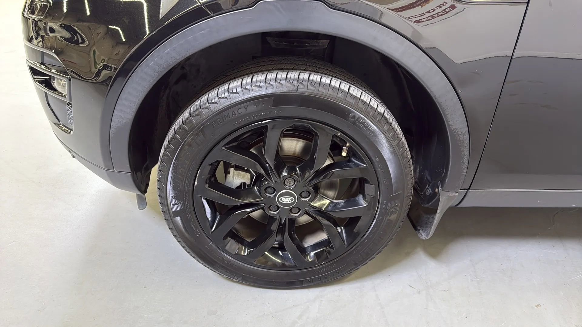 Used 2016 Land Rover Discovery Sport HSE image 25