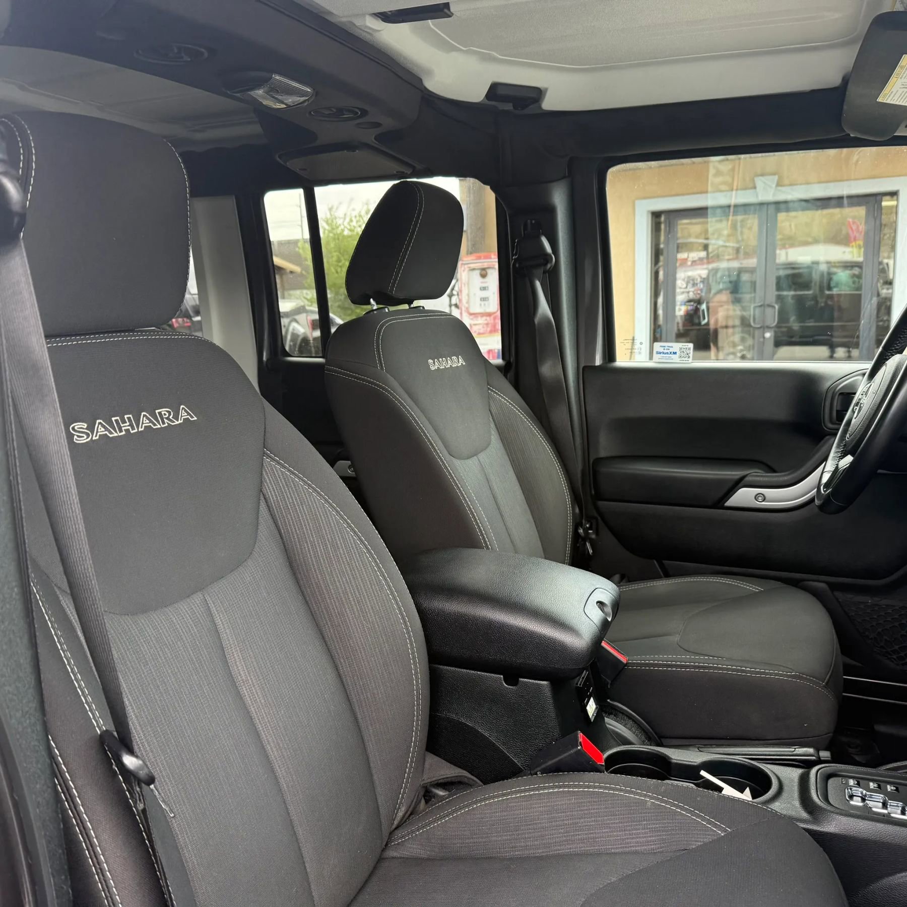 Used 2018 Jeep Wrangler Unlimited Sahara w/ Connectivity Group AWD/4WD image 18