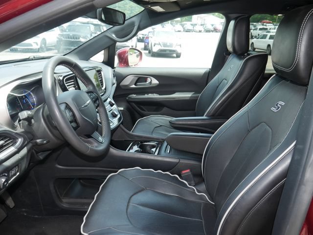 Used 2022 Chrysler Pacifica Limited w/ Uconnect Theater Family Group FWD image 2