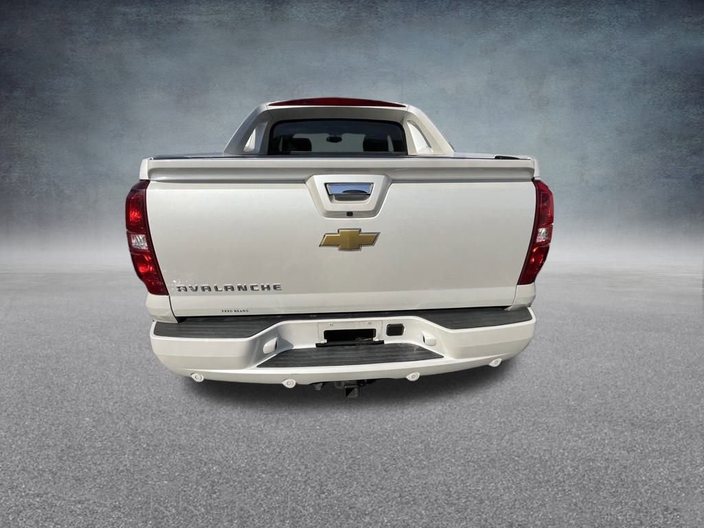 Used 2013 Chevrolet Avalanche LTZ image 7