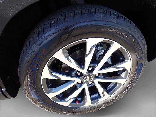 Used 2025 Toyota Corolla Cross XLE w/ Convenience Package AWD/4WD image 7
