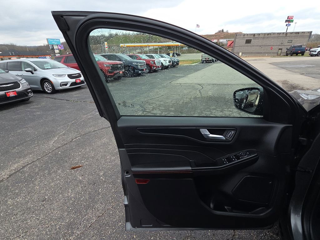 Used 2025 Ford Escape ST-Line Select image 12