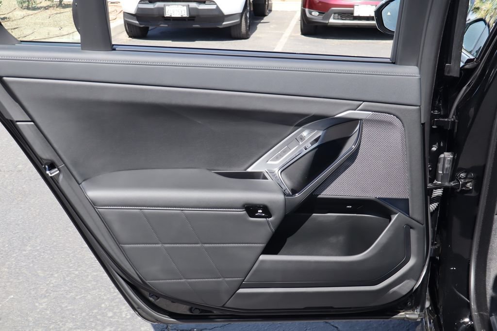 Used 2026 BMW 740i w/ Premium Package RWD image 34