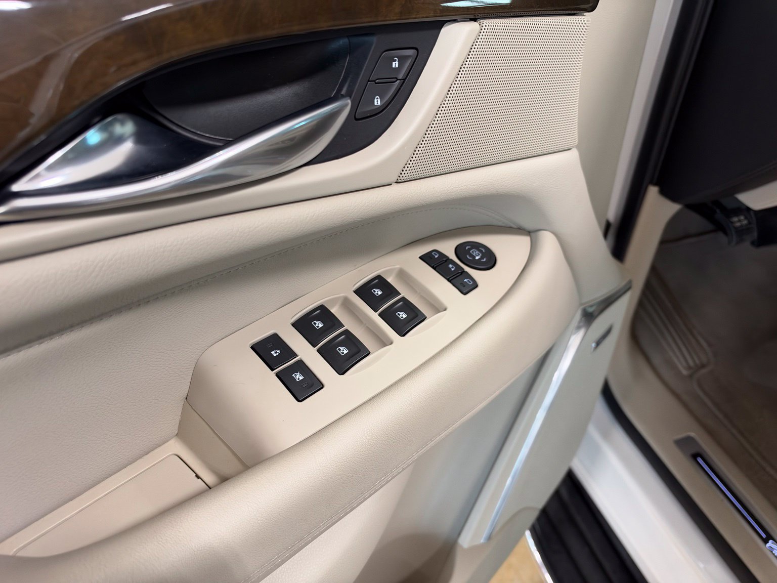 Used 2019 Cadillac Escalade 2WD image 10