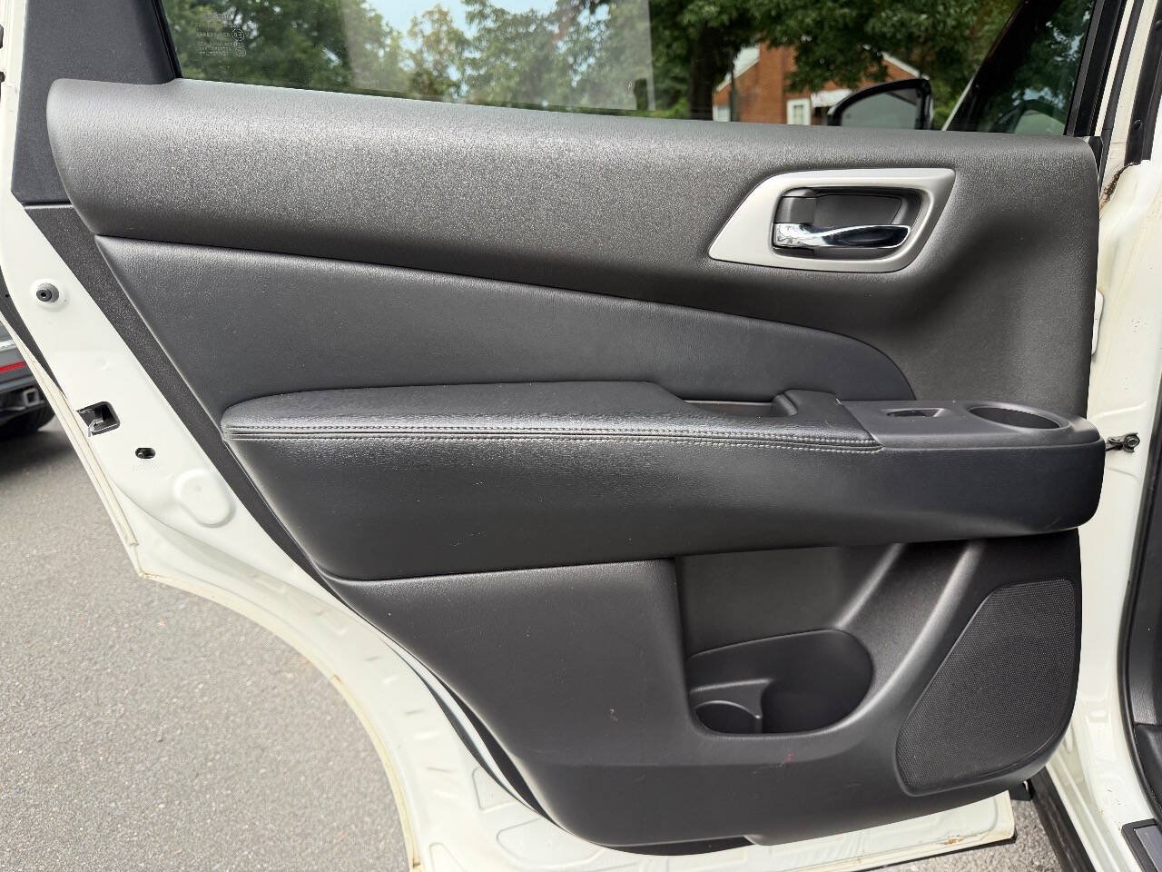 Used 2013 Nissan Pathfinder Platinum AWD/4WD image 14