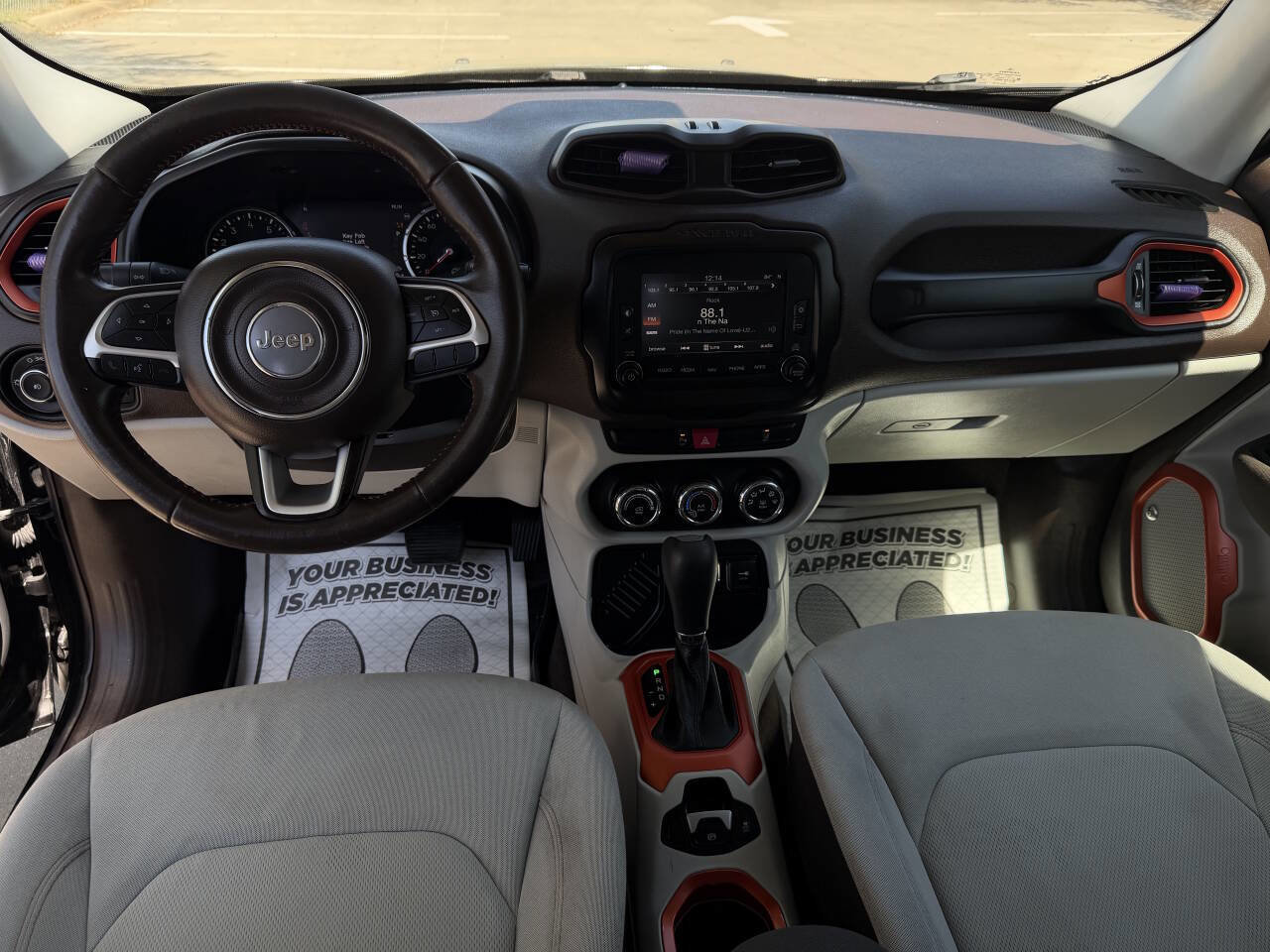 Used 2017 Jeep Renegade Latitude image 10