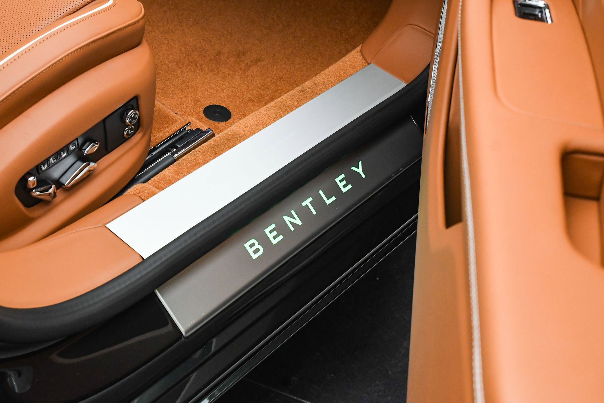 New 2026 Bentley Flying Spur Plug-In Hybrid AWD/4WD image 44